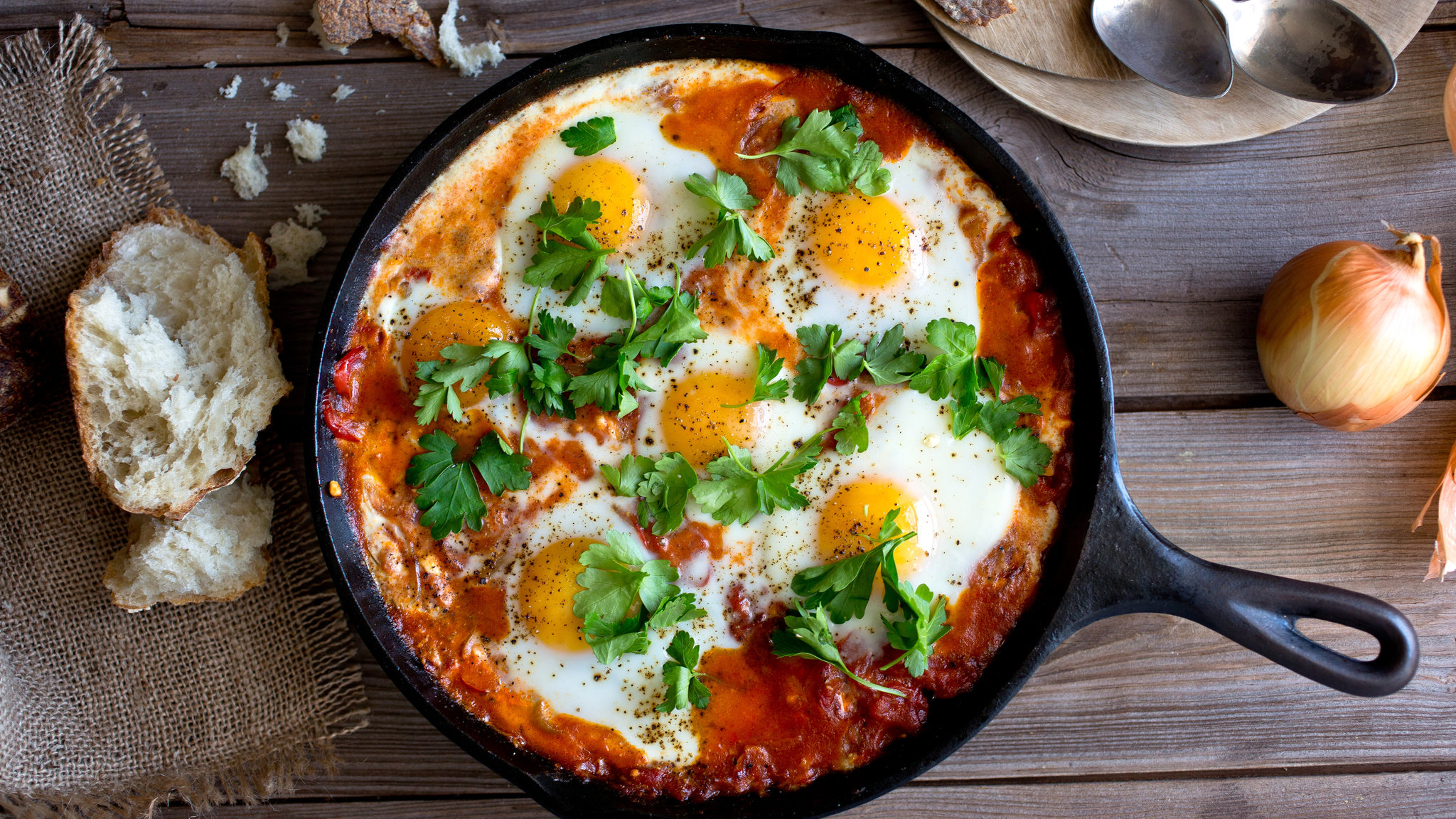 Receta nga Izraeli: Shakshuka – Vezet si nga Tel Aviv