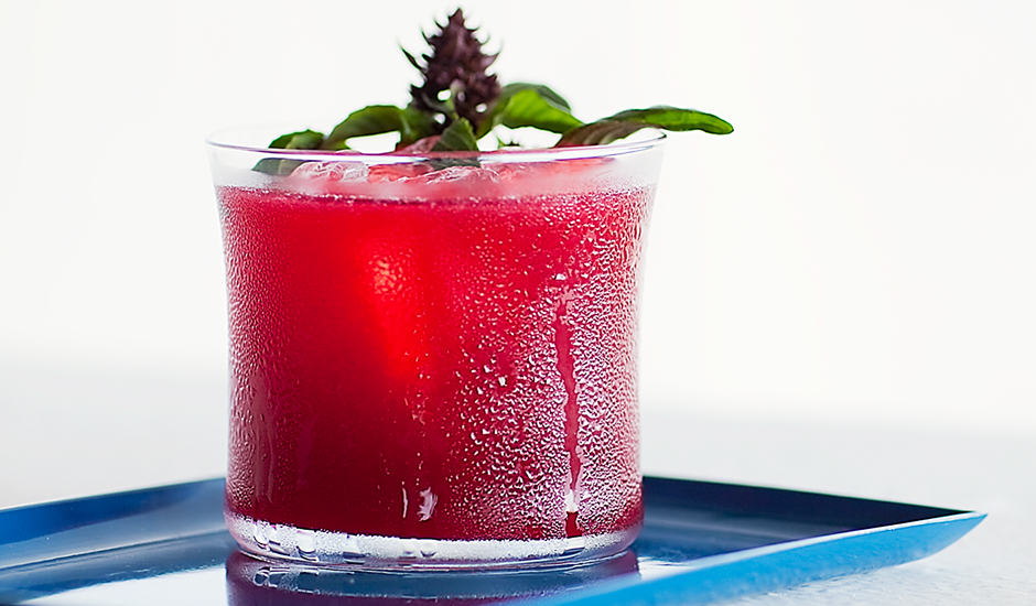 Cocktail veror me gin dhe manaferra te fresketa