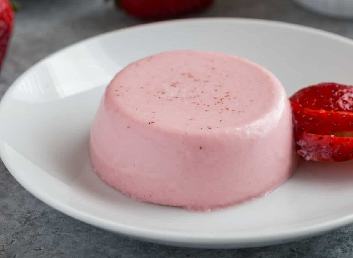 Krem bavarez me luleshtrydhe