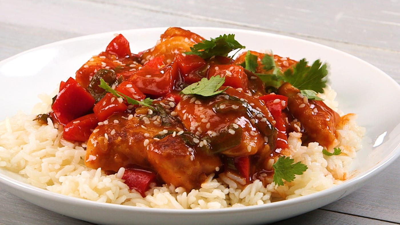 Pulë me salcë të thartë dhe të ëmbël